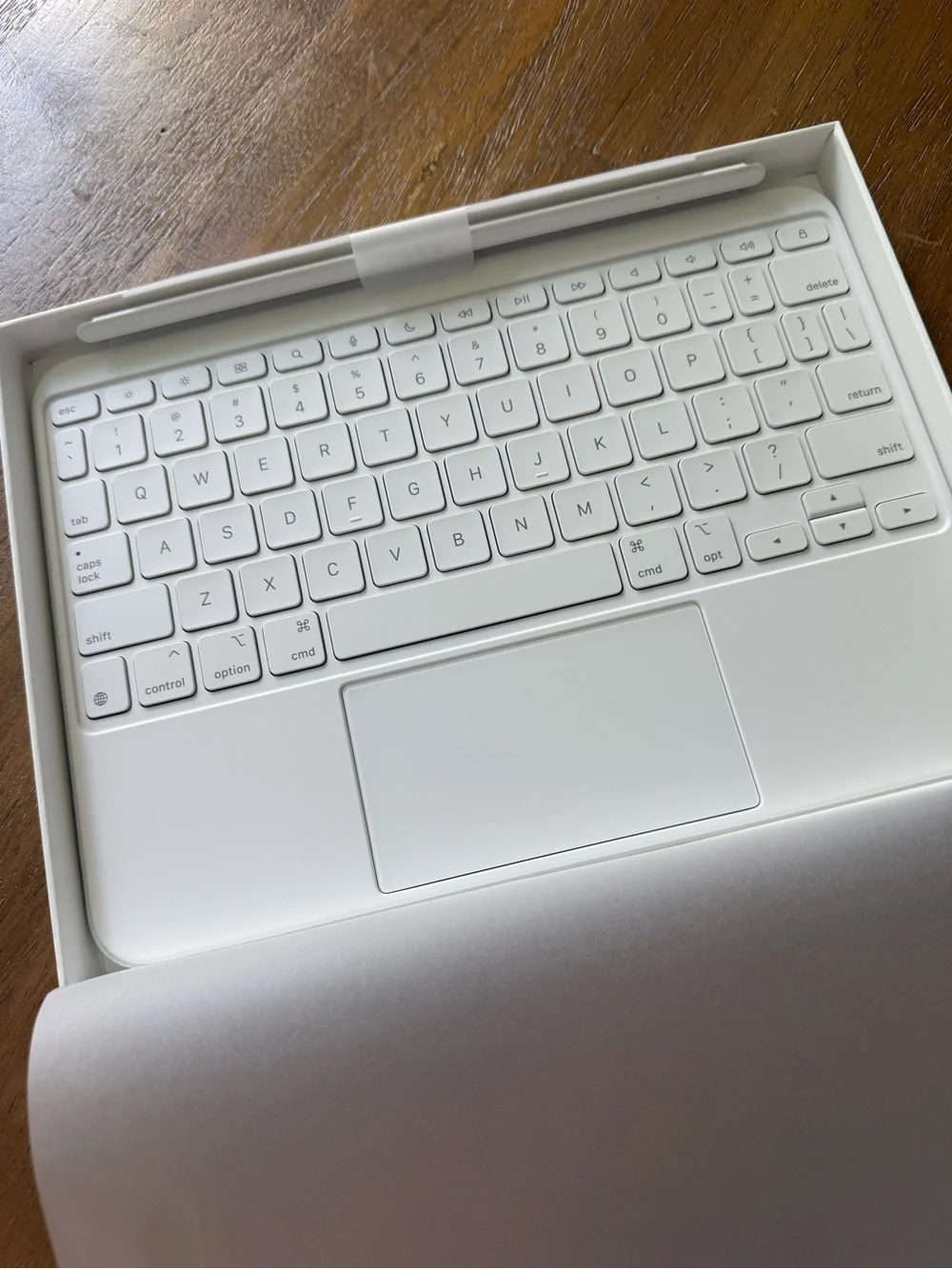 Apple Magic Keyboard Folio for iPad - White